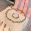 Conjunto de Pulseira e Anel Geométricos de Zircônia Personalizado e Fashion para Mulheres, com um Toque de Luxo Leve e Acabamento de Alta Qualidade, Conjunto de Pulseira Aberta