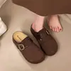 Aumento de Altura Interior Deslizables de Un Paso Hermosas Zapatillas de Casa Cerradas de Otoño Zapatillas Tipo Mula para Mujer Suela Gruesa Correa de Cuero Rad Retro Hebilla 2026
