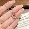 Collar estilo transmisión en vivo de TikTok con flor de cinco pétalos de diamante naranja rojizo brillante, cadena para la clavícula de mujer de lujo ligero, exquisita, de alta gama