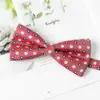 Accesorios para Traje Formal de Negocios para Hombre Set de Tres Piezas Corbata Pajarita Pañuelo de Bolsillo Rojo con Puntos de Polka Atado a Mano En Stock Venta al por Mayor