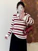 Top de punto casual a rayas con cuello polo para mujer de talla grande, estilo otoño 2026, top holgado versátil para mujeres de talla grande 25031