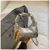 Bolso Pequeño Exquisito y de Moda 2026 Primavera/Verano Nuevo Bolso Cruzado Versátil con Cadena Mini Bolso Tipo Dumpling para Mujer