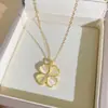 Moderna Cadena Clavicular de Acero de Titanio con Trébol de Cuatro Hojas Clásico Japonés y Coreano para Mujer, Elegante y Lujosa Cadena de Zirconia, Accesorio Versátil Exquisito