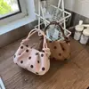Bolso de Mano de Lunares de Nicho para Mujer 2026 Nuevo Verano de Gama Alta Moda Retro de un Solo Hombro Cruzado Bolso de Viaje