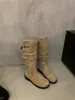 Botas de plataforma con un diseño elegante, tacón grueso, botas Martin de caña alta para mujer, estilo francés de principios de otoño, gamuza color caqui, ajuste ceñido, botas de montar