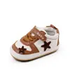 Zapatos para Niños Pequeños Estilo Nuevo Suela de Goma Modernos Estrella de Cinco Puntas Zapatos de Bebé Superficie de Cuero Impermeables Zapatos de Bebé 0-1 Años Primavera y Verano