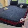 Colcha con diseño de encaje, acolchada y rellena, pieza única, cubierta de cama de invierno gruesa y con forro polar, protector de colchón, juego de tres piezas