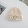Otoño e Invierno Lindo Bordado de Manzana Orejas de Oso de Dibujos Animados Gorro de Lana Baotou Casual Rayas Verticales Personalizadas Gorro de Punto