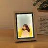 Lámpara de Mesa Creativa Portafotos 6 7 8 Pulgadas Imprime Fotos Conviértelas en Adorno de Escritorio Decoración Regalo para Amigos