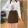 Saia Meia Calça de Veludo Cotelê Plus Size Feminina Outono Inverno 2026 Nova Cintura Alta Emagrecedora Anti-Exposição Menina Spicy Justa ao Corpo Saia Curta Evasê