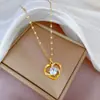 [Acero titanio] Collar de microdiamantes con temperamento de corazón de amor de lujo ligero para mujer, exquisito accesorio de cadena de clavícula roja cibernética.