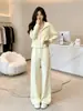 Conjunto deportivo casual para mujer, nuevo modelo otoño 2026, sudadera con capucha y pantalones de chándal, conjunto de dos piezas moderno para principios de otoño