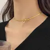 Cadena de cuello de lazo resorte y verano gargantilla cadena corta para el cuello de mujer titanio de acero no se desvanece cadena para la clavícula de alta calidad nicho lujo ligero