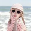 Gafas de Sol Triangulares Rosas Estilo Cat-Eye para Mujer, Montura Pequeña, Rostro Pequeño, Rostro con Forma de Diamante, Anti-UV, Sesión de Fotos en la Playa, Gafas de Sol de Moda
