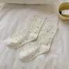 Meias Brancas Meninas 2026 Outono Inverno Novo Estilo Quente Meias de Cano Médio Tendência ins Borda Enrolada Japonês jk Bolinhas Babado Meias Longas