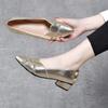 2025 Novos Sapatos de Couro Macio de Camada Única para Primavera e Verão Femininos Salto Grosso Salto Médio Sapatos Femininos de Couro Envernizado Bico Fino Salto Baixo Sapatos de Couro Brilhante