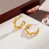 Pendientes Grandes en Forma de C Hechos de Acero Inoxidable de Titanio con Perlas de Imitación, Estilo Europeo y Americano, Pulidos Finamente, Chapados al Vacío en Oro de 18 Quilates, No se Desvanecen