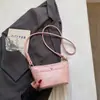 Bolsa Pequena Elegante e Simples para Mulheres, Novo Modelo Primavera 2026, Bolsa de Ombro Transversal Exquisita e Estilosa, Bolsa Saco Colorida Sólida da Moda