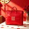Bolsa de almacenamiento de colcha bordada de alta gama, un bolso rojo para el ajuar de la novia, perfecto para celebraciones de bodas, a prueba de humedad y polvo