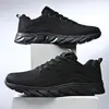 Novos sapatos masculinos transfronteiriços, tamanhos extragrandes 45-46, flyknit ultraleve, tênis de corrida respiráveis e confortáveis com sola macia.