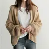 Novo Estilo Europeu e Americano Moda de Inverno 2024 Cor Sólida Solto Versátil Suéter Feminino Design de Gola V Cardigã Tricotado