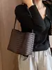 Bolsa de cubo nueva de verano transfronteriza versión coreana nicho bajo el brazo moda casual bolso de mano bolso de hombro de gran capacidad