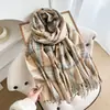 Bufanda a Cuadros Estilo Coreano para Mujer, Invierno Delgada Rayada Estudiante Cálida Espesa Cachemira Sintética Chal Largo Calentador de Cuello Venta al por Mayor