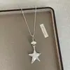 Estilo Minimalista Colgante de Corazón y Estrella Mate Collar Largo, Único y de Nicho, Apilable, Cadena para Suéter Fresca y Versátil