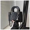 Bolsa Francesa de Nicho de Luxo Leve Feminina 2025 Nova Popular Bolsa Transversal de Ombro High-end Estilosa Portátil Bolsa Daffy