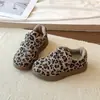 Zapatillas blancas para niños, zapatos para niñas, nuevos zapatos deportivos de otoño 2026, zapatillas versátiles casuales para niños de suela blanda