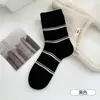 Meias Listradas para Mulheres, Meia-Panturrilha, Outono e Inverno, Absorventes de Suor, Respiráveis, Resistentes a Odores, Versáteis, Meias Longas Folgadas, Estilo College, Meias Casuais