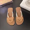2026 Verão Antiderrapante Tendência Fofo Design de Urso Chinelos de Praia para Uso Externo Novo Estilo Chinelos Femininos para Uso Externo