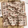 Pañuelo Cuadrado Pequeño de Imitación Seda Brillante Suave para Mujer Estampado de Caballitos Vintage Pañuelo de Seda Primavera y Otoño Combinación con Camisas Accesorios de Lujo Ligero
