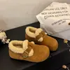 Zapatos Birkenstock mullidos y cálidos para mujer 2026 modernos y elegantes que aumentan la altura, estilo nuevo, engrosados para invierno, zapatos individuales retro, suela suave, zapatos de algodón
