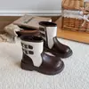 Botas de Moda Femininas 2026 Outono/Inverno Novidades Infantis Versátil Estiloso Cano Médio-Alto Botas de Couro Estilo Coreano Princesa Solado Macio Botas de Couro