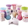 Venta al por mayor flor falsa ratán adornos cesta de flores maceta de plástico sala de estar arreglo floral jarrón tejido paja decorativa cesta de flores secas