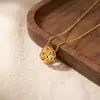 Collar de Cadena para Clavícula Hueco Versátil Versátil de Lujo Ligero, Exquisito Retro Personalizado Microincrustado con Forma de Cintura, Superventas Transfronterizo
