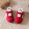 Novos Sapatos Infantis Primavera/Outono para Meninos e Meninas, Sapatos de Bebê Versáteis Antiderrapantes com Solado Macio, Tênis de Lona Esportivos Leves e Respiráveis