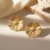 Fornecimento Transfronteiriço de Brincos Statement Flor Dourada, Luxo Leve, High-End, Brincos Únicos e Bonitos, Brincos Estilo Europeu e Americano Atacado