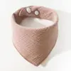 Toalla de saliva para bebé de gasa de cuatro capas transfronteriza, toalla triangular anti-escupir, babero para recién nacido con botón a presión, babero para bebé