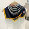 2026 Nuevo Estilo de Alta Gama Patrón de Caballo Algodón y Lino Bufanda Cuadrada Pequeña para Mujer, Versátil Bufanda para el Cuello de Primavera y Verano, Bufanda de Seda, Lazo para el Cabello y Cinta