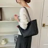 La popular bolsa de mimbre de este año para mujer, nuevo modelo 2026, bolso de hombro de gran capacidad, diseño retro de nicho para el trabajo, superficie suave