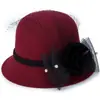 Chapéu de Lã Feminino Outono e Inverno Estilo Coreano Chapéu de Palha com Pena Chapéu de Vaso Grande Chapéu Bowler Versátil Britânico Chapéu de Moda Chapéu de Inverno