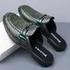 Sapatos masculinos de couro com meia tira sem salto transfronteiriços, chinelos casuais slip-on masculinos de tamanho grande, chinelos fechados da moda de tamanho grande