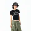 Camiseta Preta Estilo Americano Manga Curta Ombro Normal Feminina Verão 2026 Nova Hot Girl Cropped com Rebite Pérola Emagrecedora