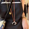 Collar Nuevo Estilo Primavera y Verano de Cordón de Cuero Marrón con Colgante Abstracto de Cuerpo Humano en Plata, Cadena para Suéter, Cadena para Clavícula de Lujo Ligero de Nicho
