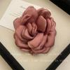 Broche de Flor Doce Fresca Estilo Japonês e Coreano Feminino High-end Sentido High-end Niche Temperamento Luxo Leve Elegante All-match Pin Corpete