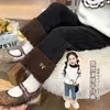 Pantalones Rectos Elásticos de Lana de Cordero Estilo Coreano para Niñas Otoño/Invierno 2026 Nueva Moda Infantil Pantalones Largos Engrosados para Niña Pequeña