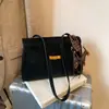 Bolsa de Hombro Retro Transfronteriza 2026 Nueva Bolsa de Tote para Viajar Bolso de Hombro Nueva Moda de Invierno Bolso de Mano Casual Bolso Cruzado para Mujer