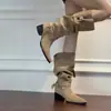 Botas de cowboy retro para mujer estilo occidental, botas altas plisadas, hechas de piel de oveja, con tacones gruesos y hebillas de cinturón
